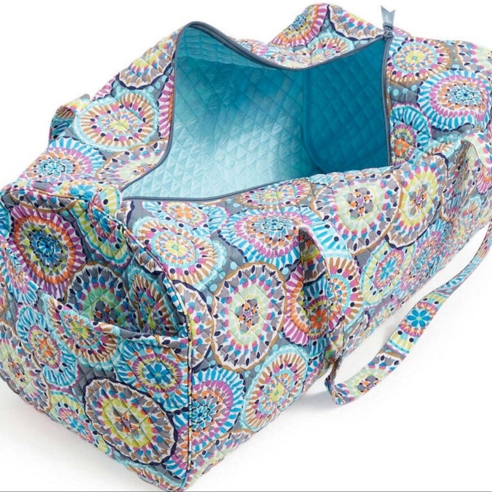 NWT vera bradley xl travel duffel sunny medallion - Picture 2 of 12